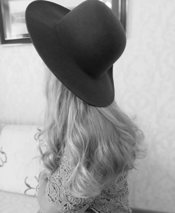 У меня шикарные фото и отличные отзывы – я настоящая профессионалка. Приглашу вас в мир наслаждения и релаксации. В Москве я живу уже долгое время и знаю как создать незабываемую атмосферу 🌃. Подарю тебе мою нежность и ощущение полного счастья. Имею множество возможностей, которые ты сможешь испытать. Обещаю, что ты не останешься равнодушным! 💋 Доверься мне, и я сделаю все, чтобы ты был доволен. Позвони мне сейчас, и ты узнаешь, что такое настоящий праздник страсти! 🥂 10648, 52 года